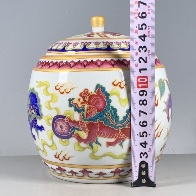 Colorful Enamel Lion Chinoiserie Ginger Jar, Lidded Porcelain Storage Jar (2)