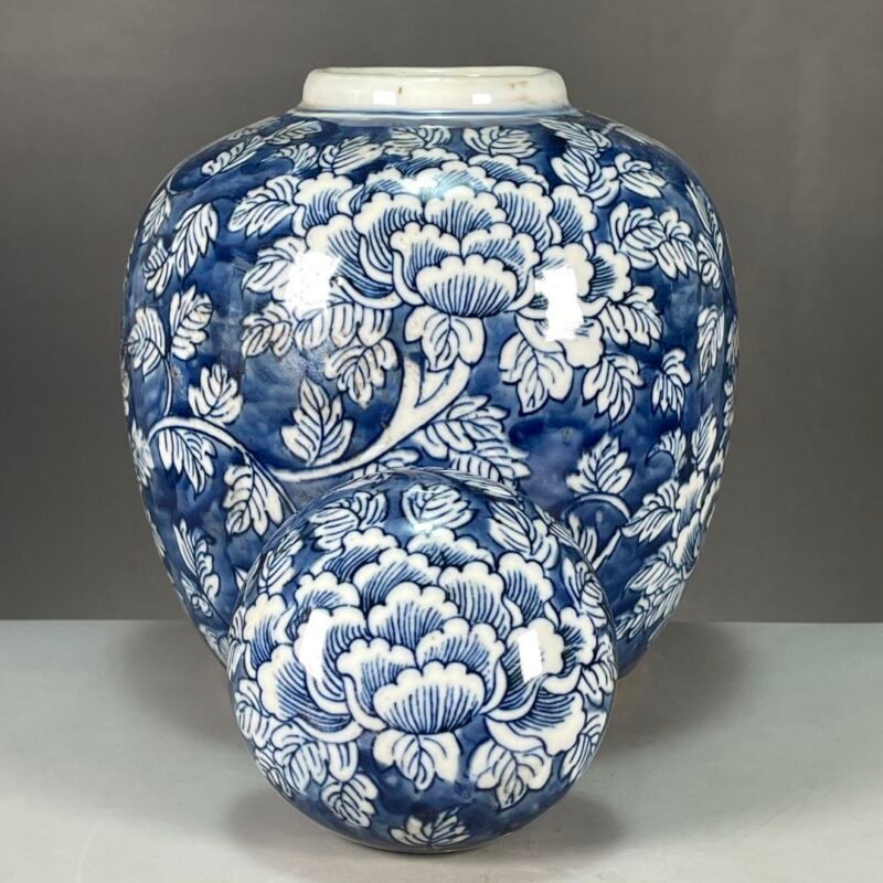 Navy Blue and White Porcelain Ginger Jar with Lid (6)