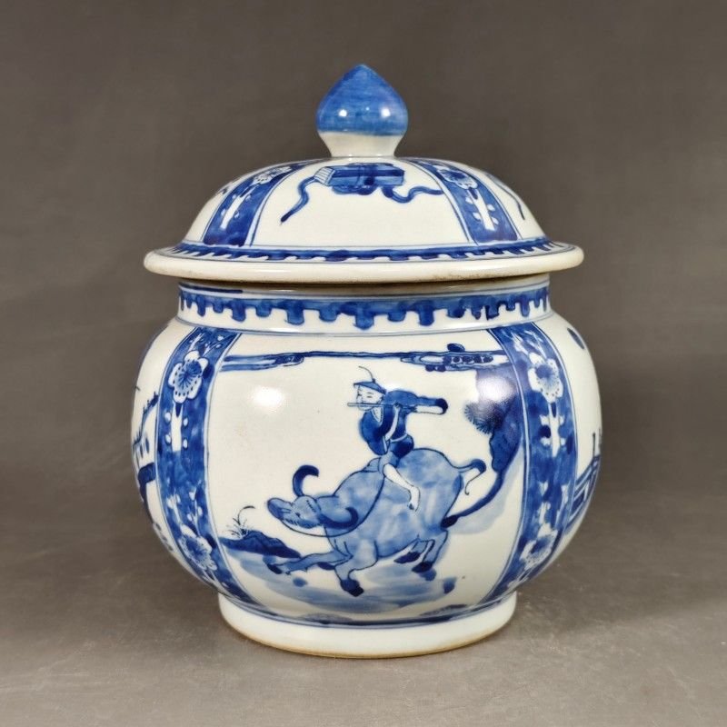 Small Blue and White Porcelain Ginger Jar with Lid – Hand Painted Figure & Landscape Motif (1)