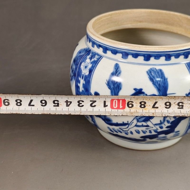 Small Blue and White Porcelain Ginger Jar with Lid – Hand Painted Figure & Landscape Motif (10)