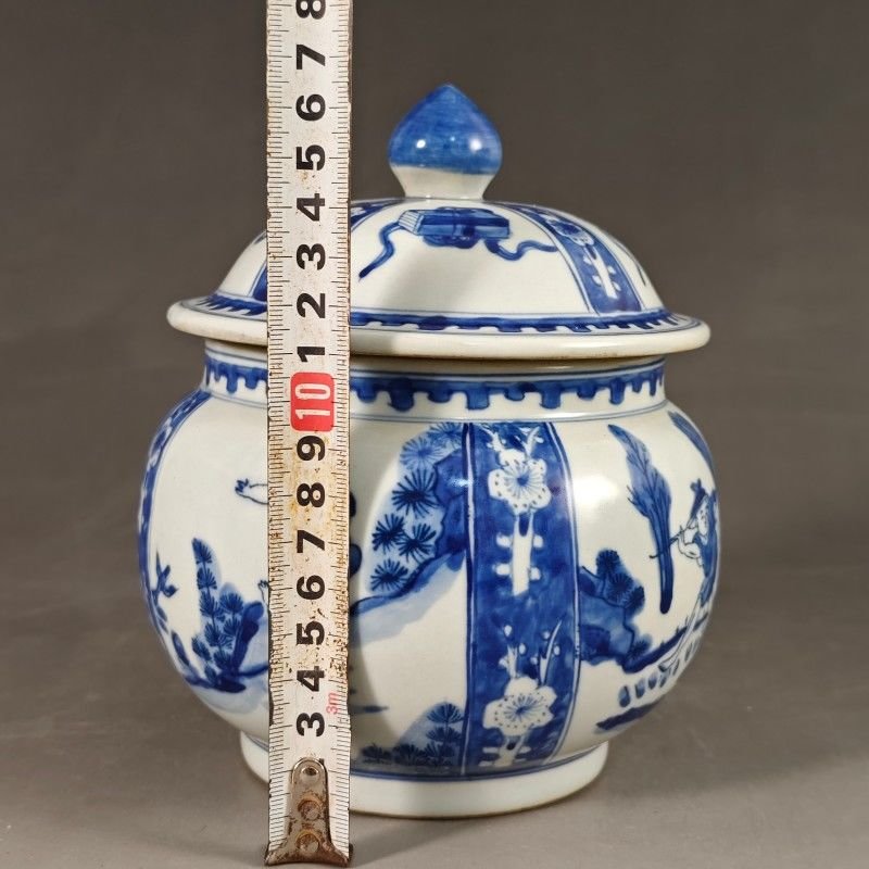 Small Blue and White Porcelain Ginger Jar with Lid – Hand Painted Figure & Landscape Motif (5)