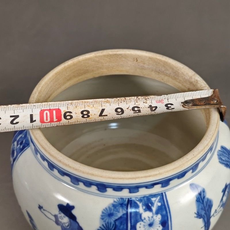 Small Blue and White Porcelain Ginger Jar with Lid – Hand Painted Figure & Landscape Motif (6)