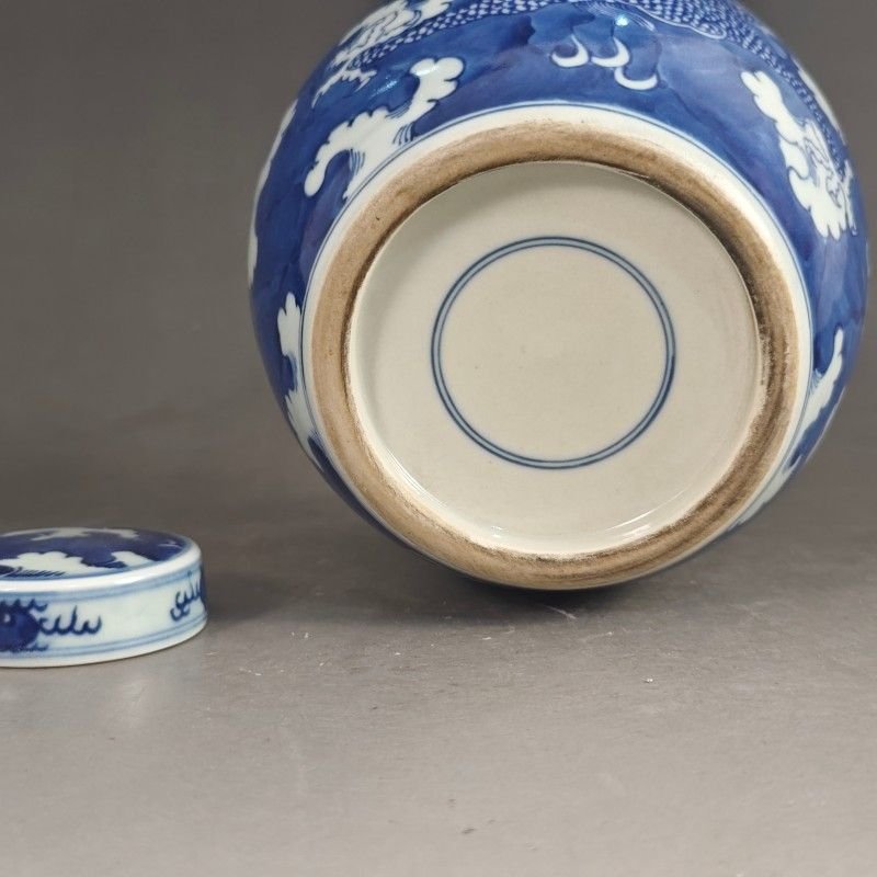 Small Blue and White Porcelain Jar with Lid – Reverse Dragon & Cloud Motif (3)