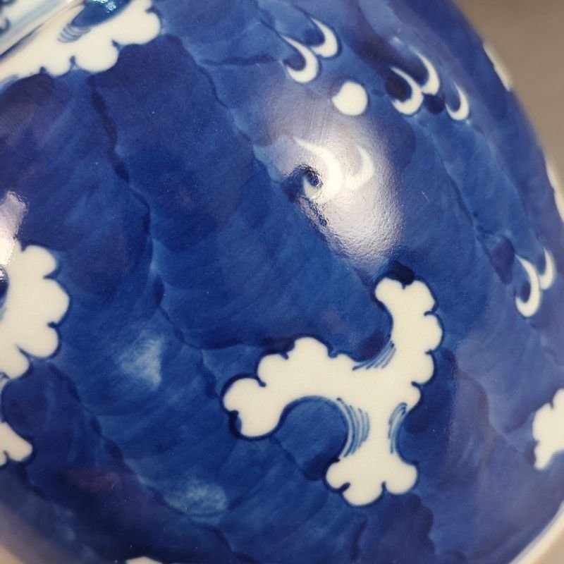 Small Blue and White Porcelain Jar with Lid – Reverse Dragon & Cloud Motif (7)